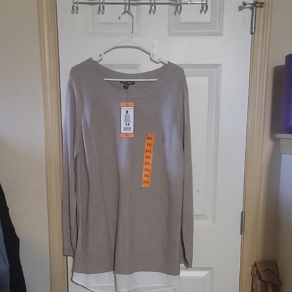 Hilary Radley Women's Sweater - Tan and White Crew Neck